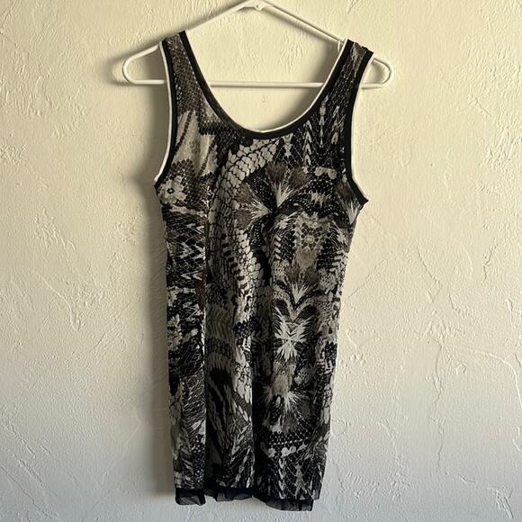 Fuzzi sleeveless top.  Size XL - Picture 1 of 5